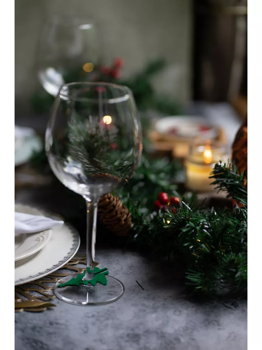 Сервировка новогоднего стола с тарелками Luminarc и скатертью Прованс